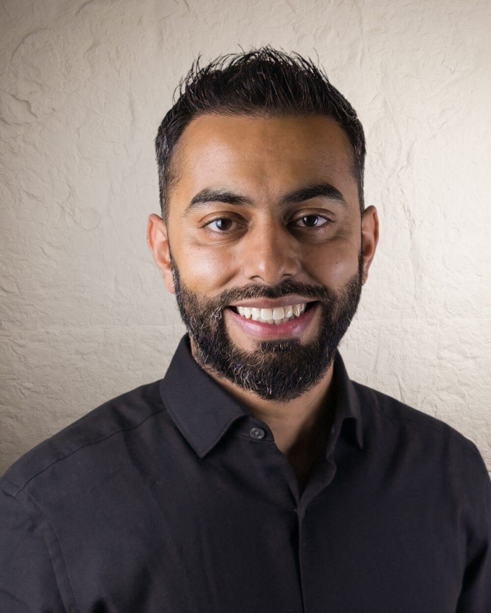 Dr Naveed<br>Patel</br>